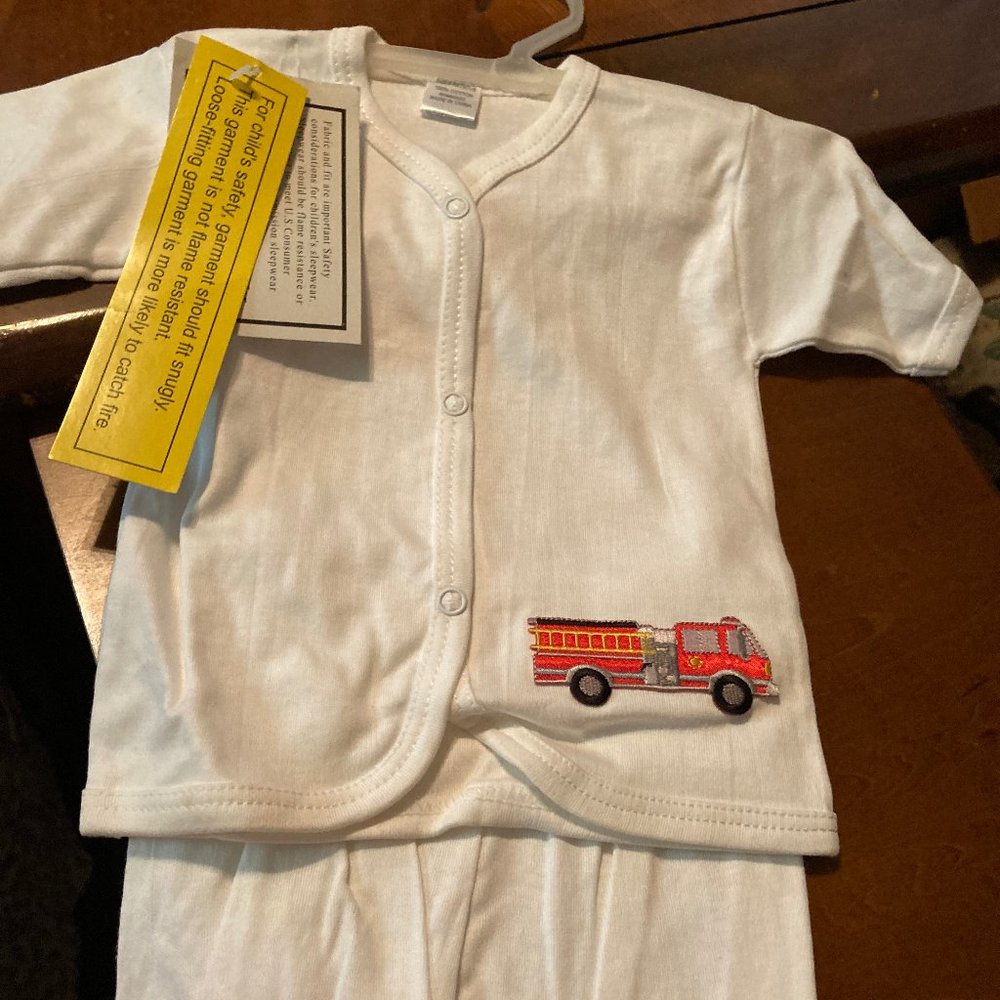 SHORT SET WITH FIRE ENGINE SIZE 6 TO 9 MONTHS NEW